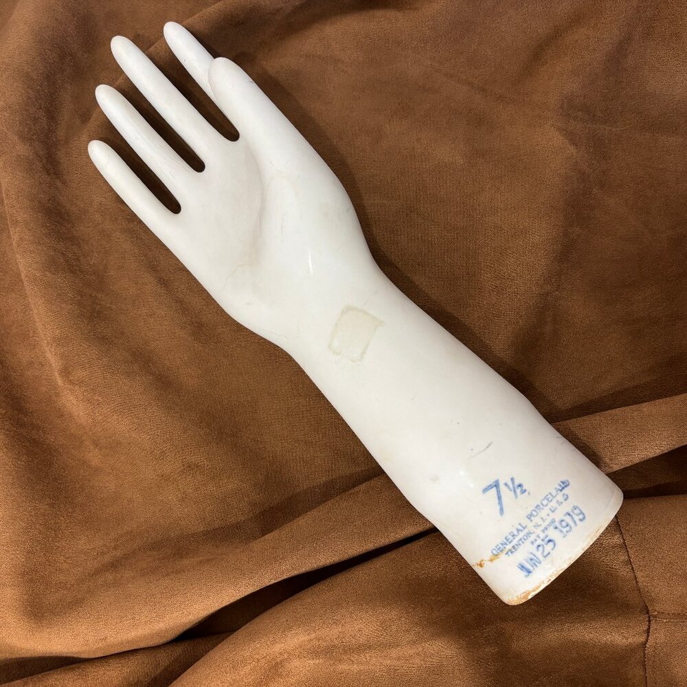 Vintage Porcelain Glove Mold Right Hand Display Sculpture 1979